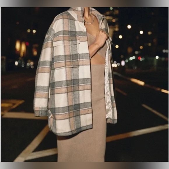 Abercrombie & Fitch Jackets & Blazers - Abercrombie & Fitch plaid oversized cozy shirt jacket